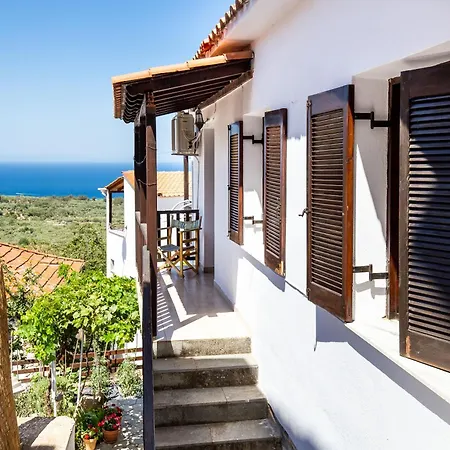 בית נופש Cozy Traditional House In Thassos, Kallirachi