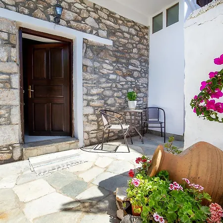 בית נופש Cozy Traditional House In Thassos, Kallirachi