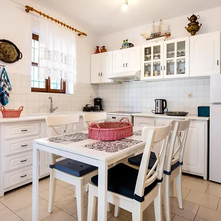 Cozy Traditional House In Thassos, Kallirachi בית נופש